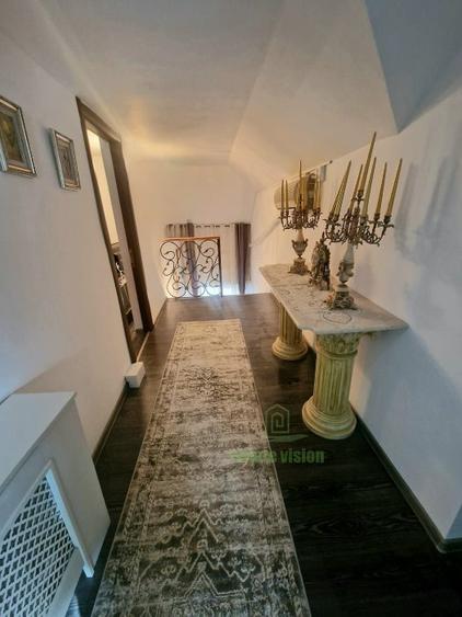 Apartament superb pe doua nivele, renovat integral, in vila, curte proprie, Grad