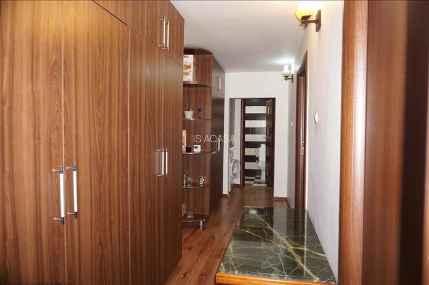 Apartament cu 4 camere si CT in 1 Mai - 5
