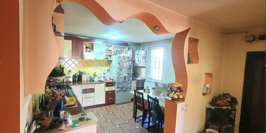 Apartament 4 camere de vanzare/ zona Tractorul - 4
