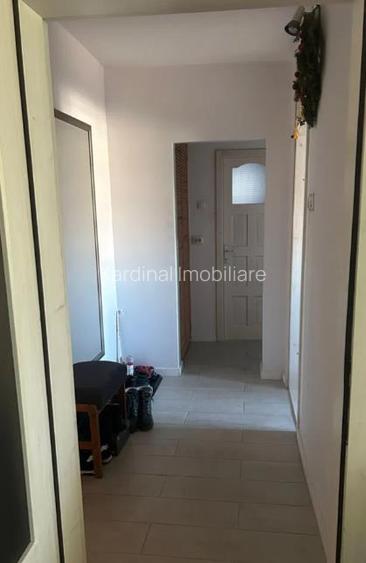 Apartament 2 camere decomandat etaj 3  Aurel Vlaicu - 10