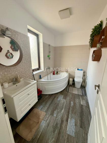 Casa moderna cu 4 camere, garaj 3 masini, curte amenajata – Valu lui Traian - 30