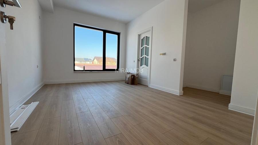 Casă individuală spațioasă, 120 mp utili, living pe două nivele, teren 365 mp - 13