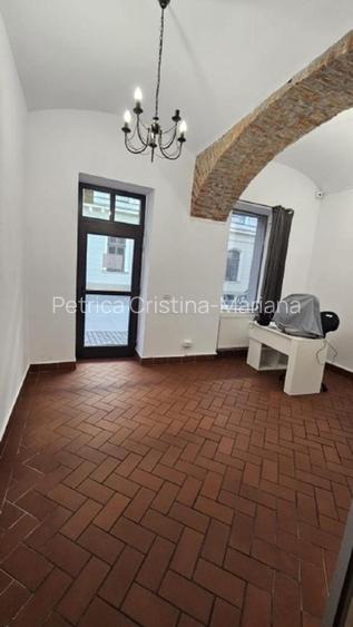 SPAȚIU COMERCIAL ULTRACENTRAL , pietonala ,clădire istorică ,complet  renovata - 8