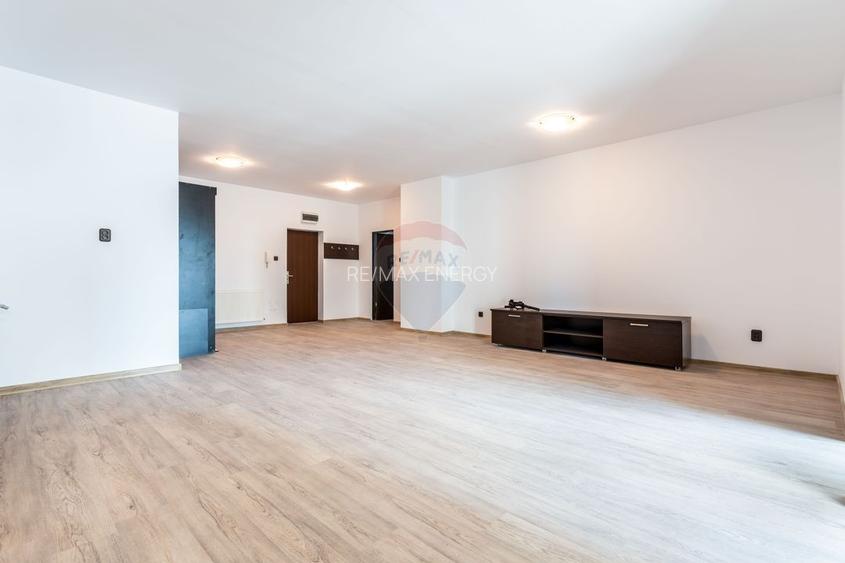 3 cam, 83 mp, zona Rivus, bloc nou, et 1, comision 0 - 6