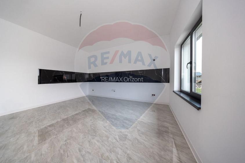 Casă spațioasă de vânzare | 4 camere | 120 mp util - 500 mp teren - 19