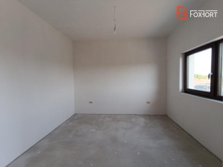 Triplex 5 camere, 2 bai, 114 mp utili, zona Plopi Timisoara - V8613