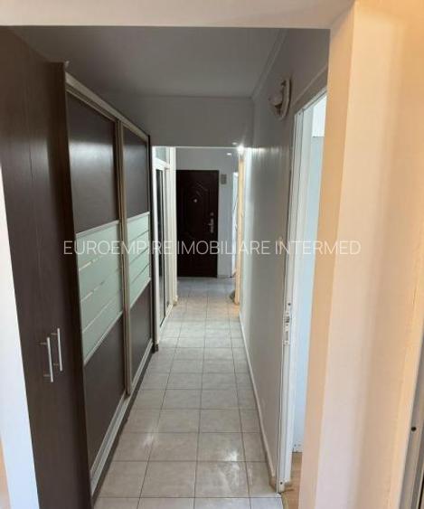 Apartament 3 camere decomandate zona Tomis 3 - 4