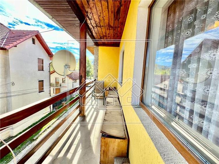 Casa de vanzare in Sibiu - 6 camere, garaj - teren 250 mp - 18