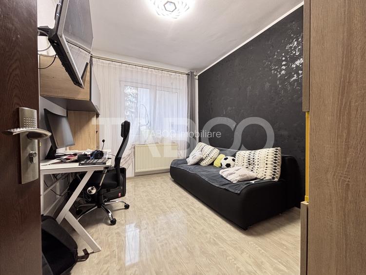 De vanzare apartament 3 camere decomandate parter inalt peste garaje - 2