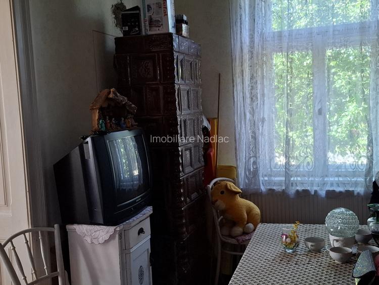 CASA BOIEREASCA pe colt  in Nadlac, Independentei colt cu M. Eminescu - 15