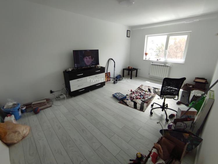 Apartament 3 camere, decomandat, et. 3, Nicolina - 2