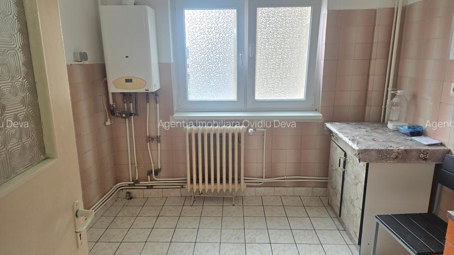 Vand apartament 3 camere în Deva, zona ultracentrală Lido-Casa de Pensii, etaj 2 - 4
