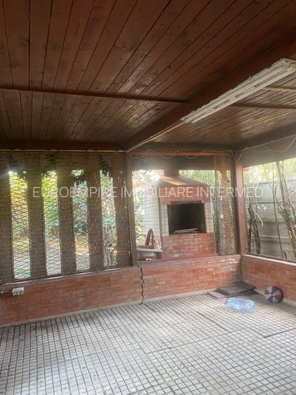 Vilă spațioasă  cu 12 camere de  închiriat situată în localitatea Eforie Nord - 5