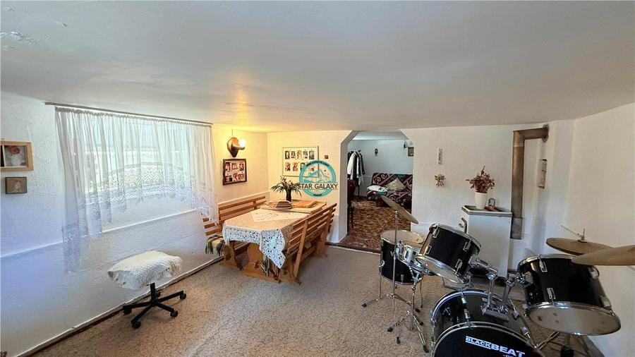 Vand casa cu 5 camere si teren 1040 mp in Toaca