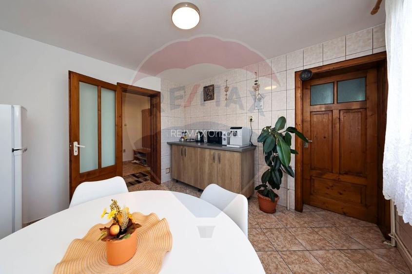 Casa si Spatiu comercial  în zona Centrala Secele - 27