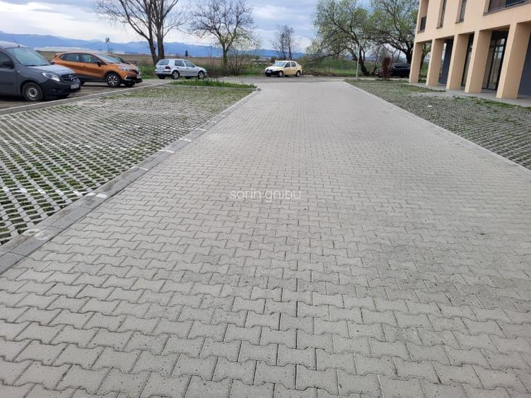 2 SPAȚII COMERCIALE DE ÎNCHIRIAT ( ÎMPREUNĂ SAU SEPARAT )  - 12