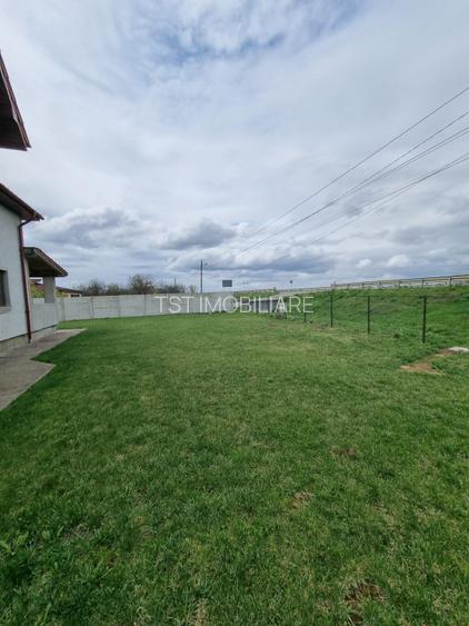 Casa de vanzare spre Vetis, drum principal - 3