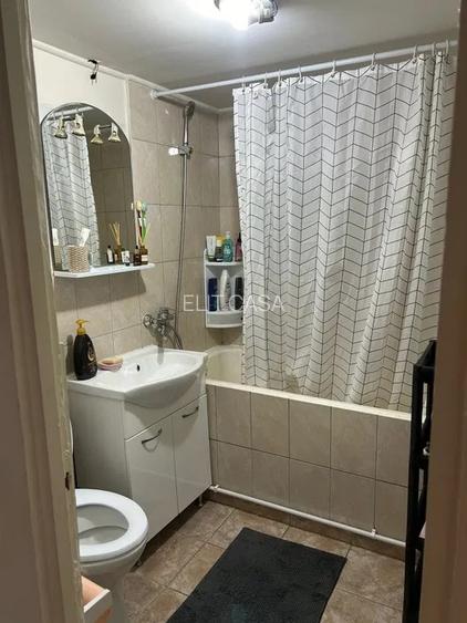 Apartament 2 camere, etaj 2/4, zona Tatarasi - 5