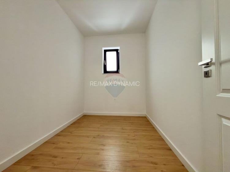 Vilă cu 4 camere de vânzare în Via Carmina - 16