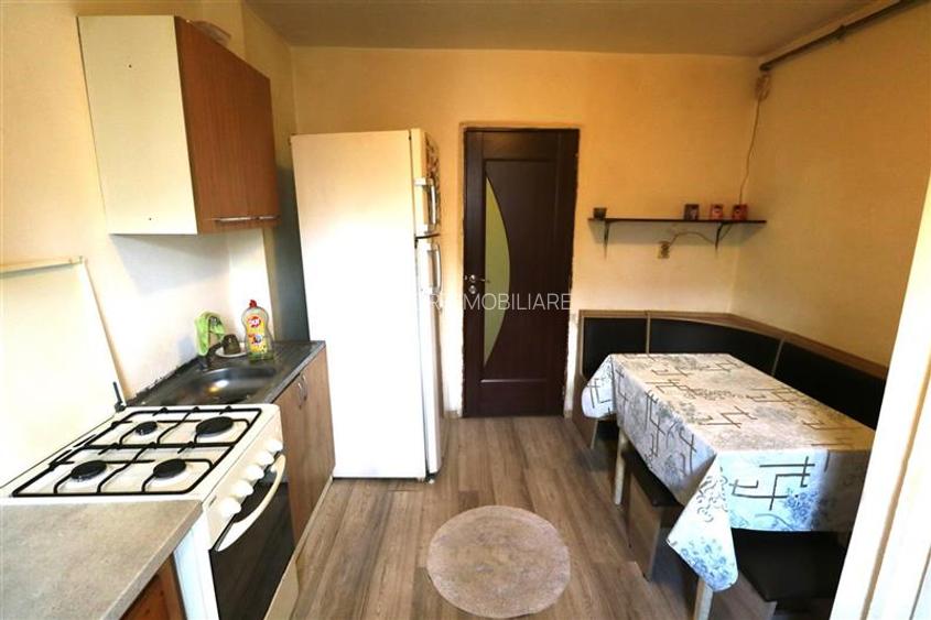 Apartament 3 camere , centrala proprie , zona Dambovita - 7