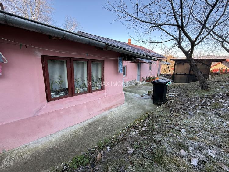 Casa demolabila  și teren 800mp cu toate utilitățile deschidere 26,5mp - 23