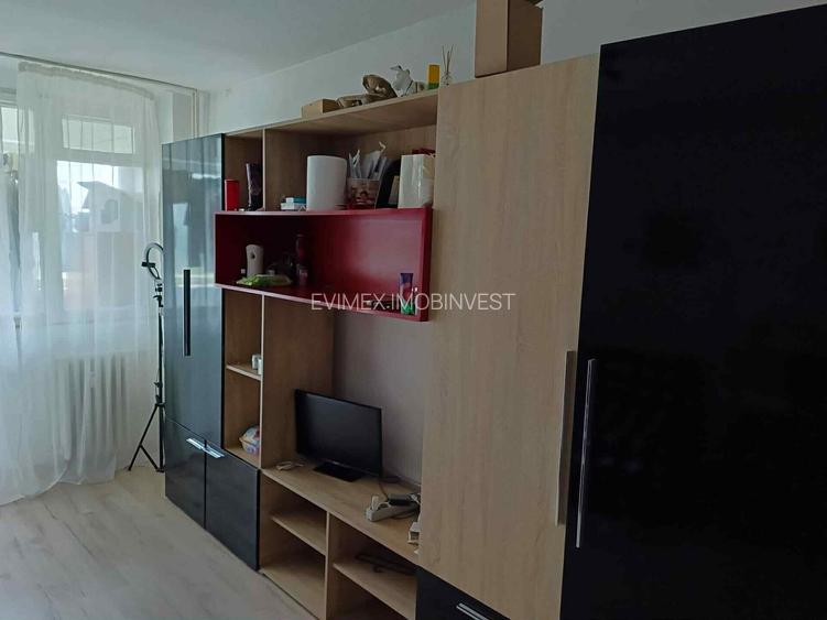 Titan - parc IOR, Piata Minis- garsoniera, an 1979-bloc reabilitat - 3