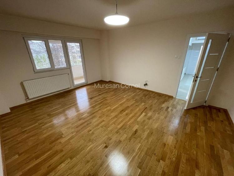 Inchiriez ap. 2 camere, minim 2 ani, renovat, garaj, et.2, lift, balcon 12 mp. - 15