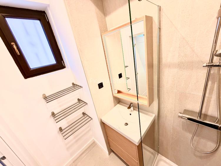 Proprietar vand apartament 3 camere + curte - 10 sec de metrou - 11