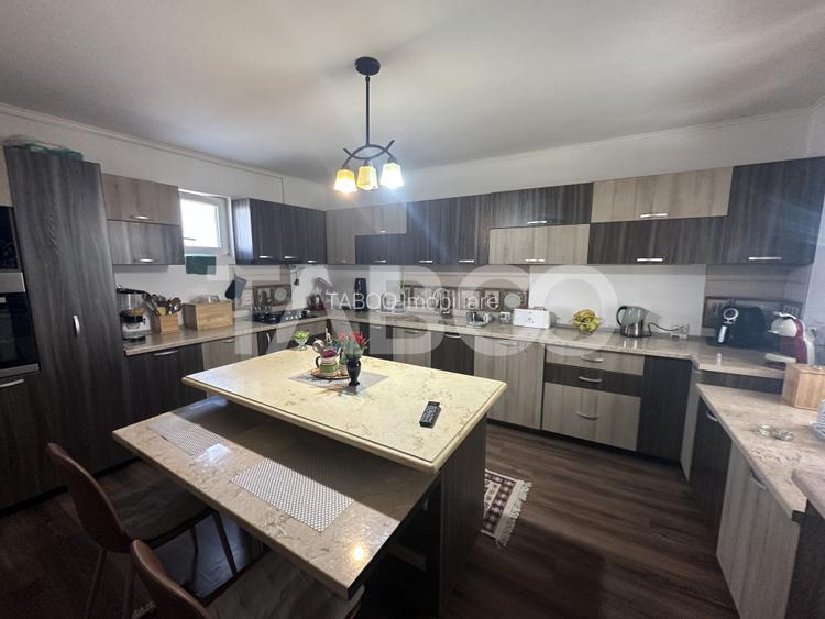 Casa de vanzare 5 camere zona barbeque  salon de evenimete ciubar - 6