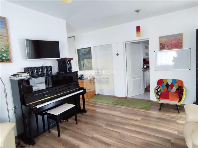 Casa individuala 5 camere terasa acoperita 3 bai si 458 mp teren in Cristian - 12