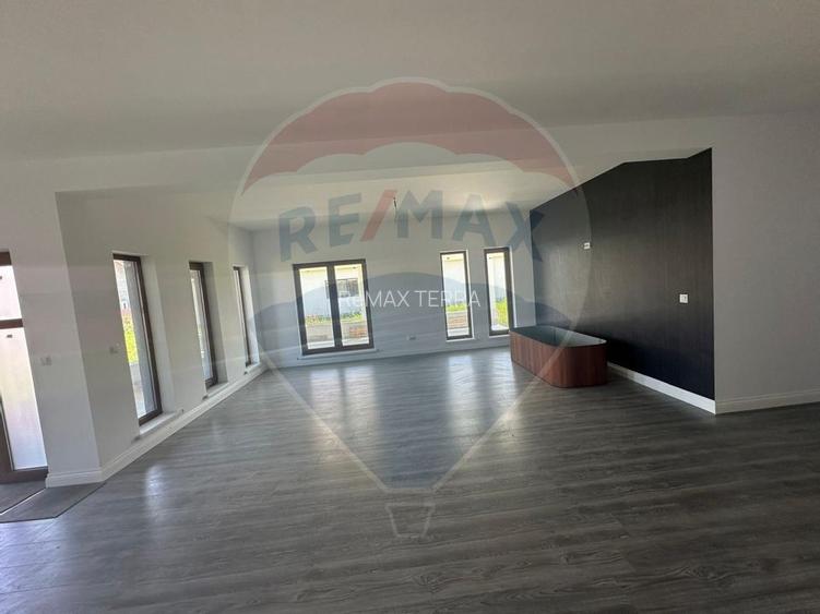 Casă cu 4 camere de vânzare - 2