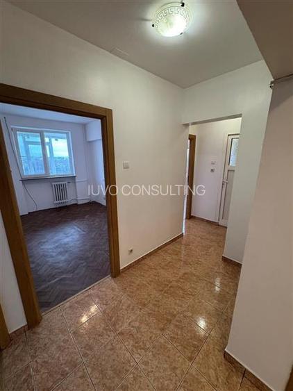 Vanzare Apartament 3 Camere Decomandat Bd.Alexandru Obregia - 2