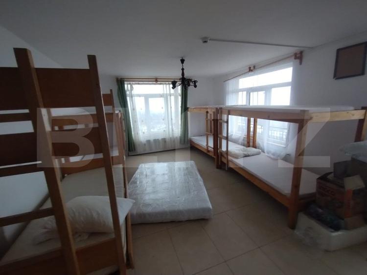 Villa, 500 mp, 7 camere, 3500 mp teren, zona Stramba