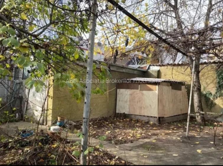Eroii Revoluției metrou,casa 80mp teren 200mp 185.000euro - 3