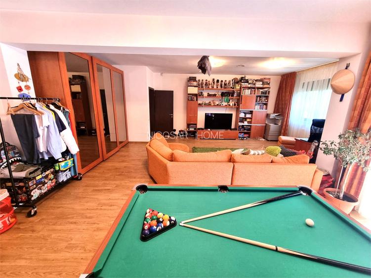 Chitila langa Lacul cu Nuferi si Padure - 6