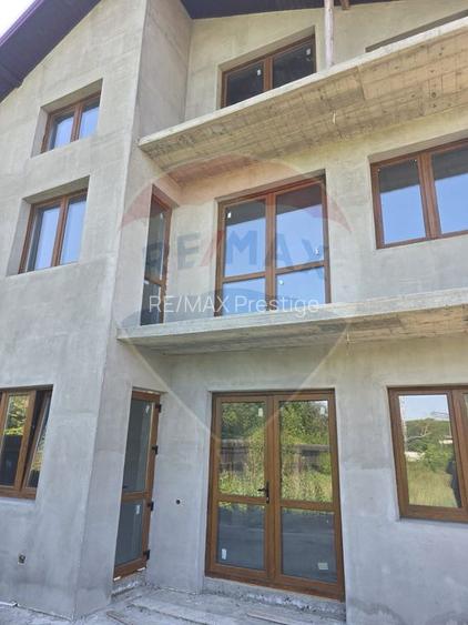 Vilă vedere la lac teren 1562 mp + casa secundara veche  Snagov - 3