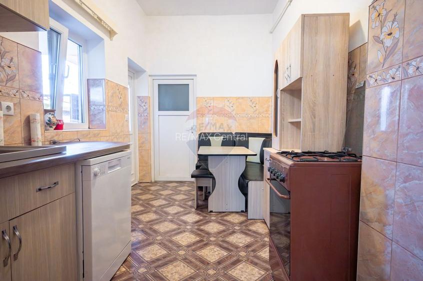 De inchiriat apartament 3 camere la casă, zona Florilor cu parcare - 19