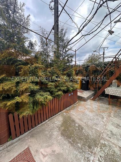 Casa de vanzare, 3 camere,  situata in zona CET - 13