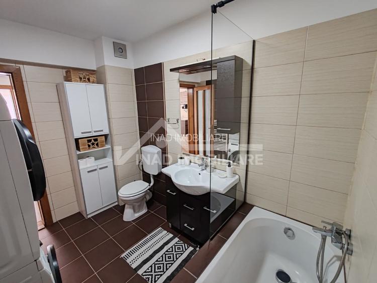 Apartament cu 2 camere+nisa de dormit, balcon, parcare, Str.Florilor - 15