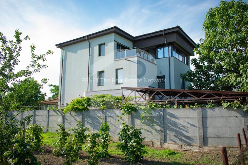 VILA Darza  -350 mp utili \ 700 mp teren\ 6 camere\4 bai - 280000 E negociabil - 2