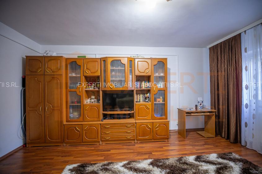 Apartament 2 camere de vânzare în zona Pod Butelii - Blocul SR - 14