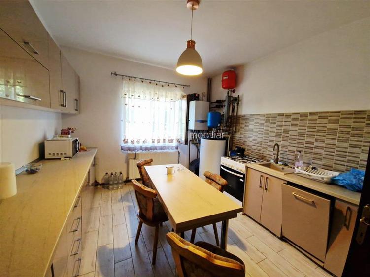 CASA P +E , 5 camere -Cosoveni - 13