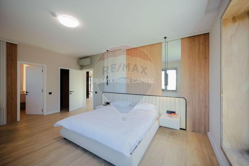 De vânzare Vilă cu 8 camere în Sânmartin, 290 mp util, teren 1100 mp - 41