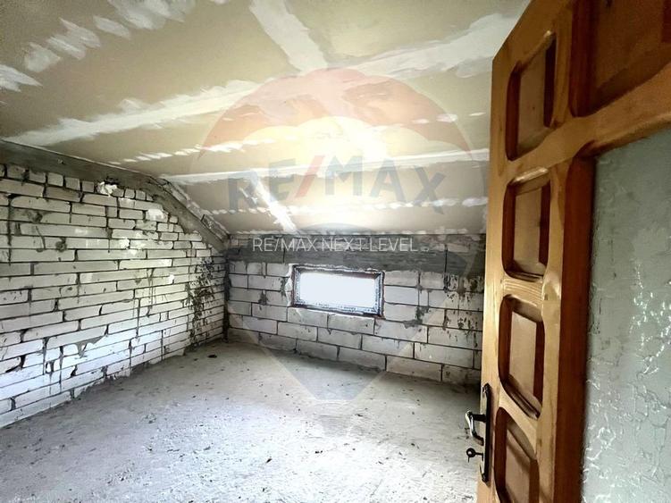 Casă / Vilă cu 6 camere de vânzare în BUHUȘI Județul BACĂU - 12