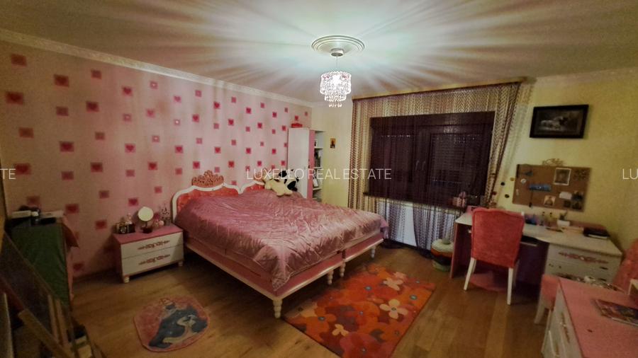 VILA INDIVIDUALA SUPERBA - CU TEREN GENEROS - AMPLASAMENT IDEAL - 51