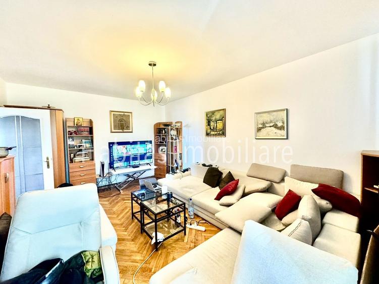 2 camere decomandate 70 mp et2 + parcare - Str Republicii - Centru - 2