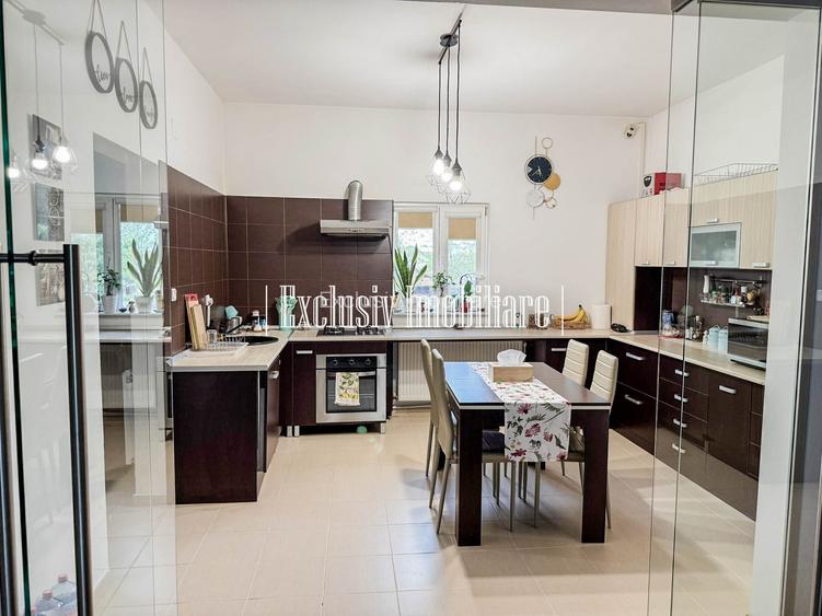 Casa cu Etaj si Curte Mare- 4 camere si 2 bai 130 mp - Parcare 2 Masini - Foisor - 9