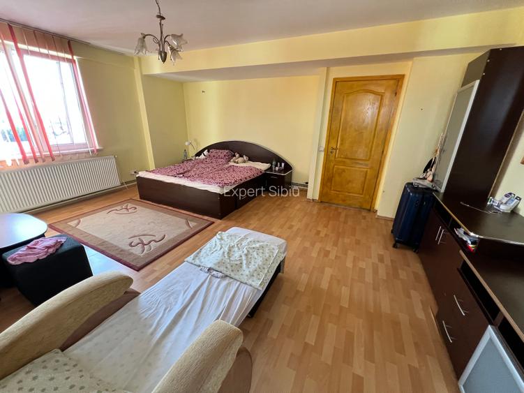 INCHIRIEZ apartament 1 camera spatios, zona Terezian - 2