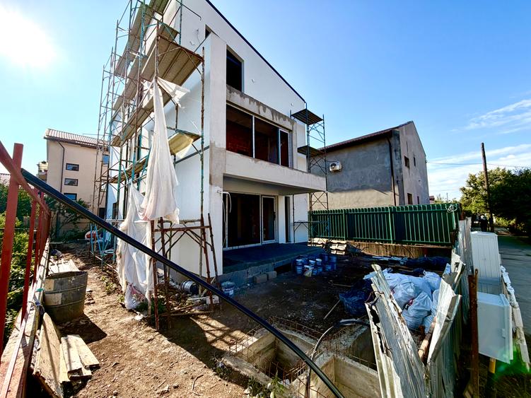 Casa deosebita situata stradal la 350m fata de Sos. Oltenitei
