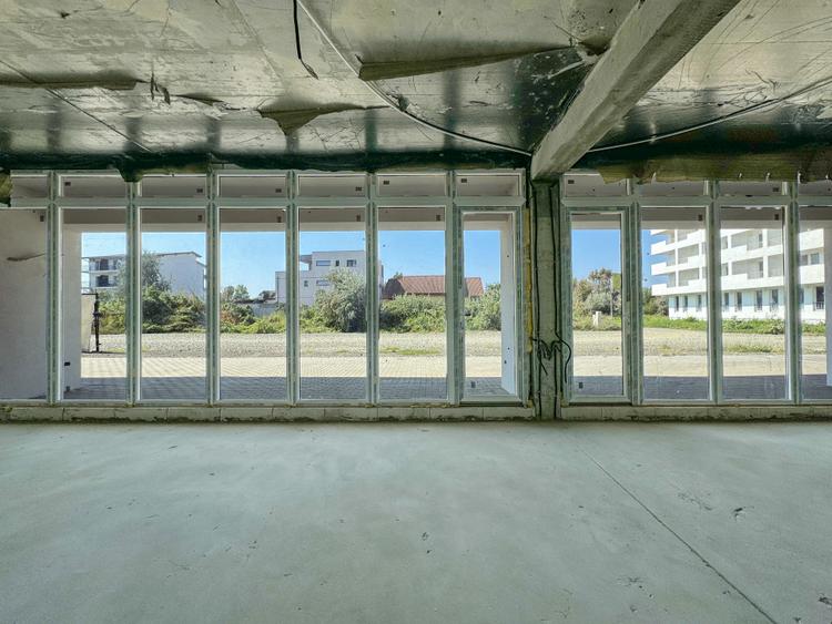 Spatiu comercial in Mamaia Nord, cu doua intrari, la 250m de plaja